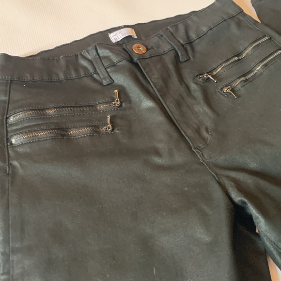 black skinny pant - Picture 2 of 3